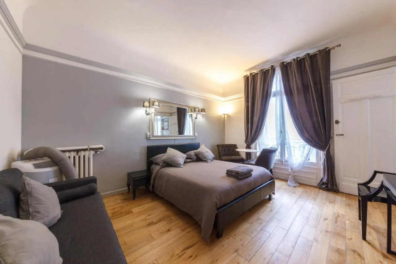 Private Studio - Avenue Des Champs-Elysees contacts