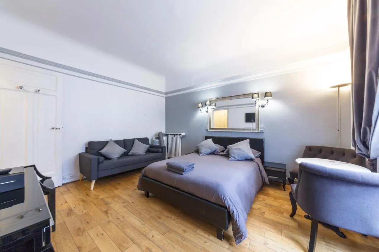Private Studio - Avenue Des Champs-Elysees Apartment Paris